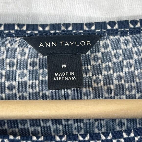 Ann Taylor Navy/White Square Diamond Print Blouse Cuff Sleeves Sz M - Picture 5 of 7